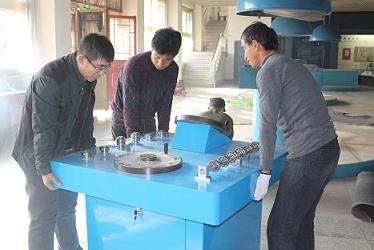 2滚动摩擦展具安装施工现场.JPG